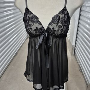Chic Black Floral Lace Chemise